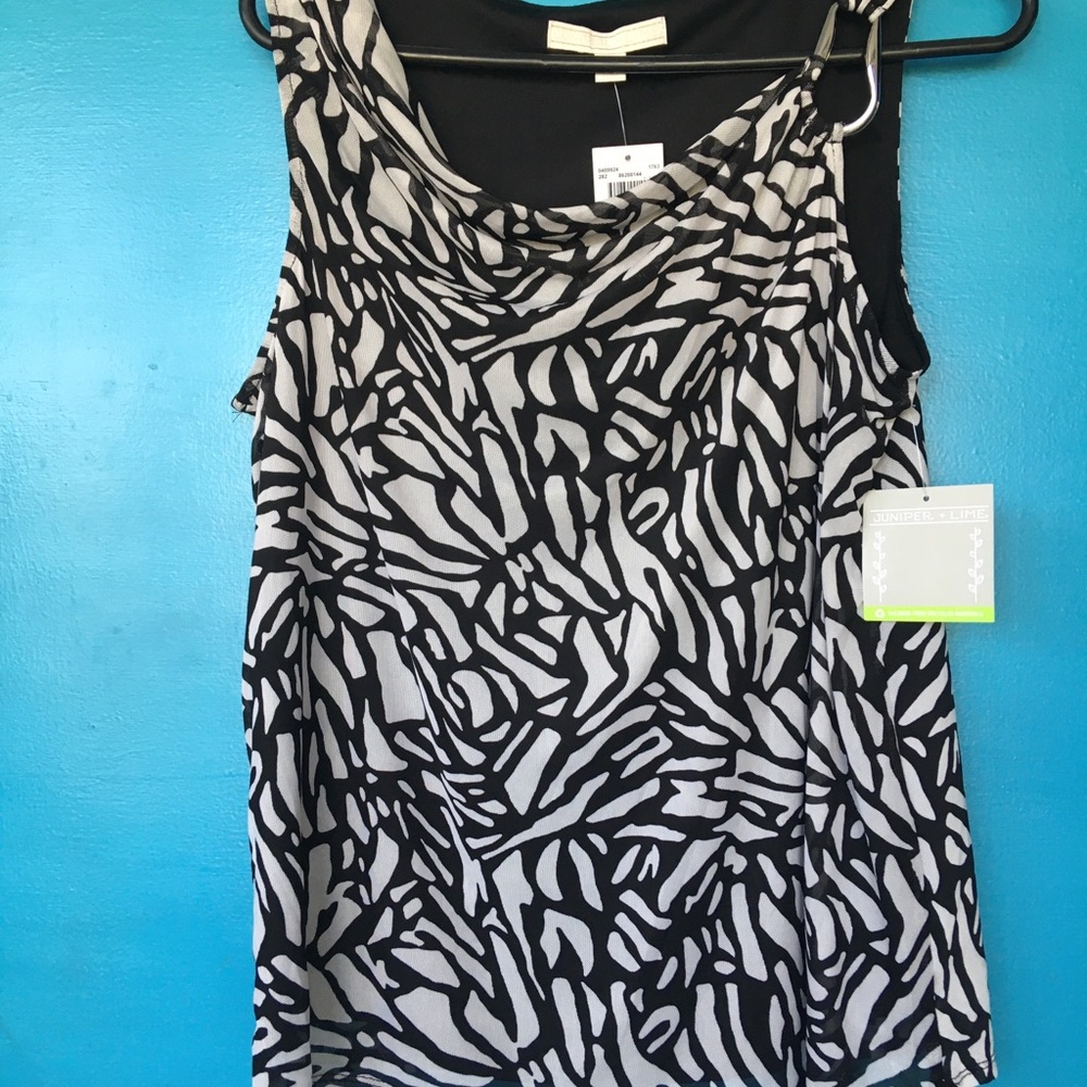 Juniper + Lime Sleeveless Black and White Tank Silver Accent Girlboss Shell SZ M